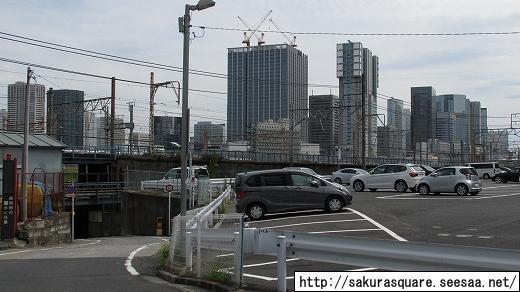 品川の超高層ビル 5 山手線新駅再開発及び高輪橋架道橋とnttドコモ品川ビル 自転車と超高層ビル Evergreen