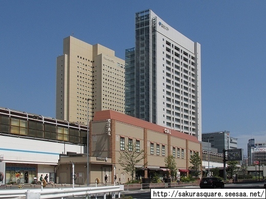 桜木町の超高層ビル 横浜市新庁舎建設予定地と富士ソフトabc桜木町ビル 自転車と超高層ビル Evergreen